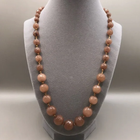 Elegant Semi-Precious Faceted Brown Beaded Necklace - Picture 2 of 9